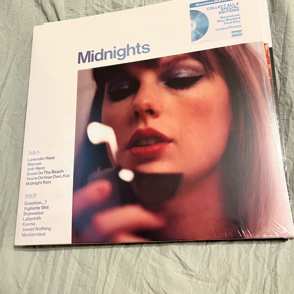 Taylor Swift Midnights Clock and Vinyl set - Picture 1 of 9
